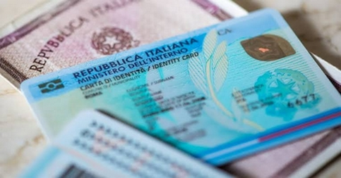 Carte didentità cartacee valide fino al 31 gennaio 2027: per lespatrio resta obbligatoria la CIE